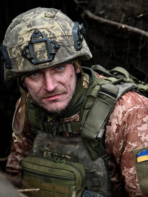 Ukrainischer Soldat im Schützengraben