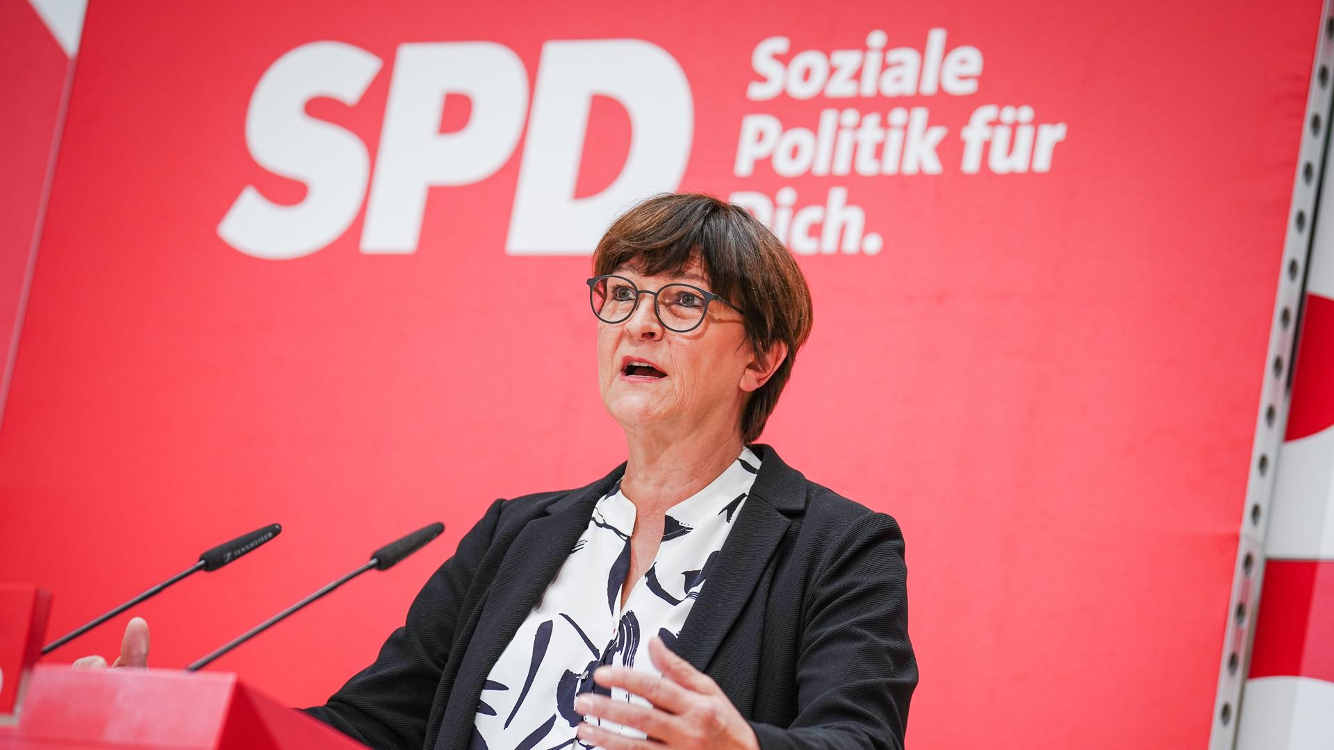Die SPD-Bundesvorsitzende Saskia Esken auf einer Pressekonferenz