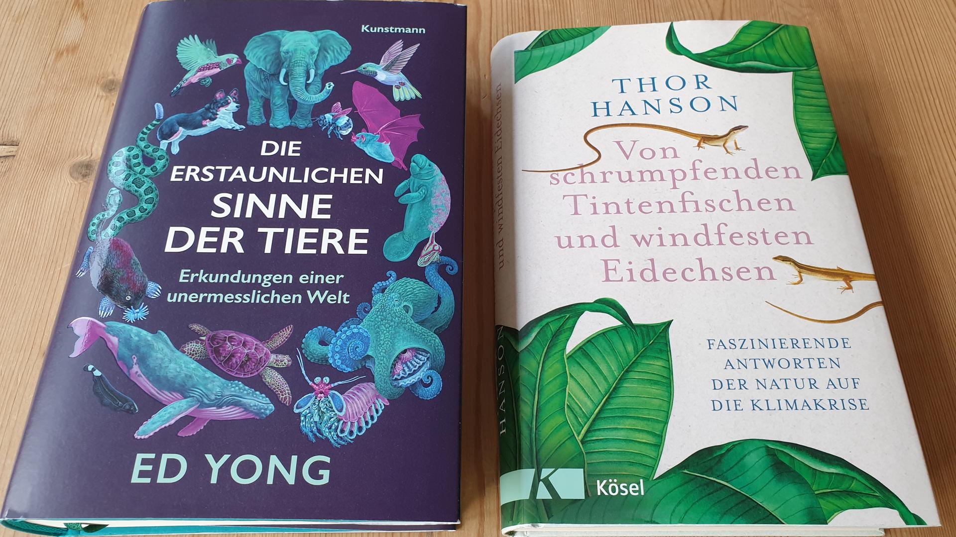 Die Cover der Bücher "Die erstaunlichen Sinne der Tiere" von Ed Yong und "Von schrumpfenden Tintenfischen und windfesten Eidechsen" von Thor Hanson.