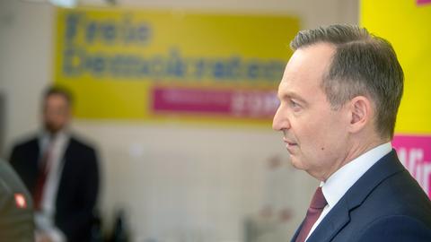 Volker Wissing (FPD), Bundesverkehrsminister, gibt eine Pressekonferenz zur Zukunft des Verbrennungsmotors in der EU nach 2035.