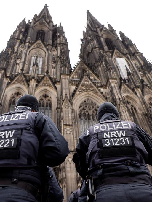 Terrorwarnung in Köln: Um Weihnachten 2023 und den Jahreswechsel wurde die Umgebung des Doms verstärkt bewacht.