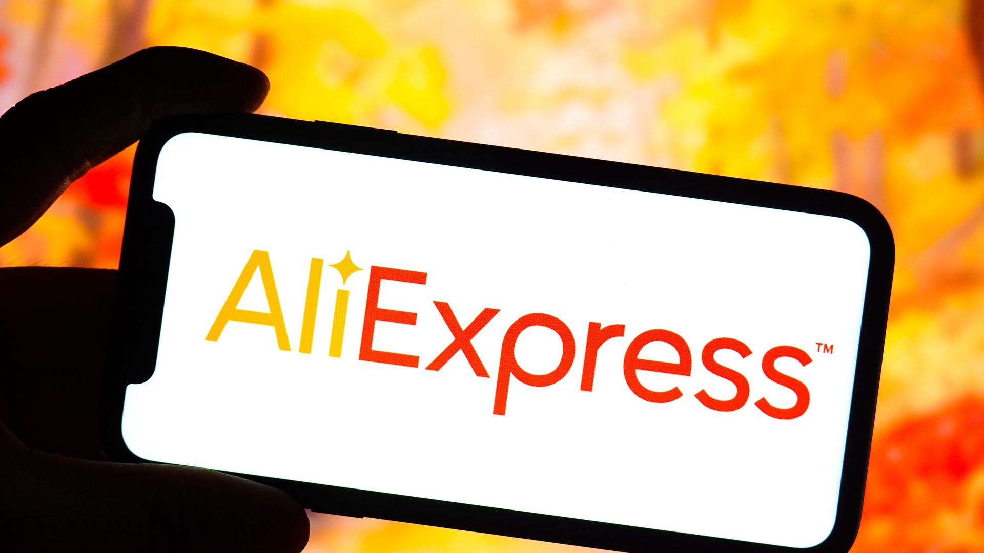 Das Logo des Online-Händlers AliExpress auf einen Smartphone. Illustration