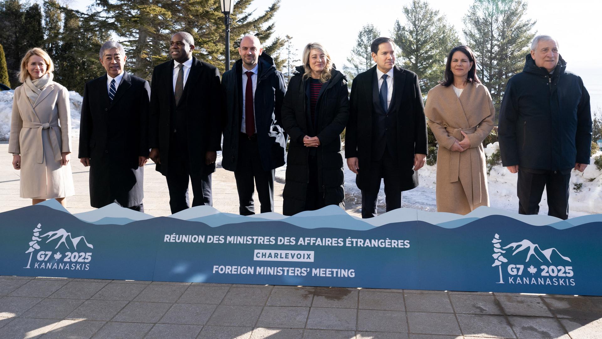 Die Außenminister der G7-Staaten stellen sich während des G7-Außenministertreffens in La Malbaie, Quebec, am 13. März 2025 für ein Foto auf. 