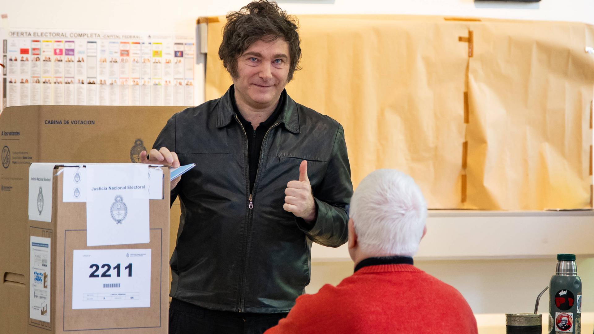 Javier Milei bei seiner Stimmabgabe Javier Milei bei seiner Stimmabgabe