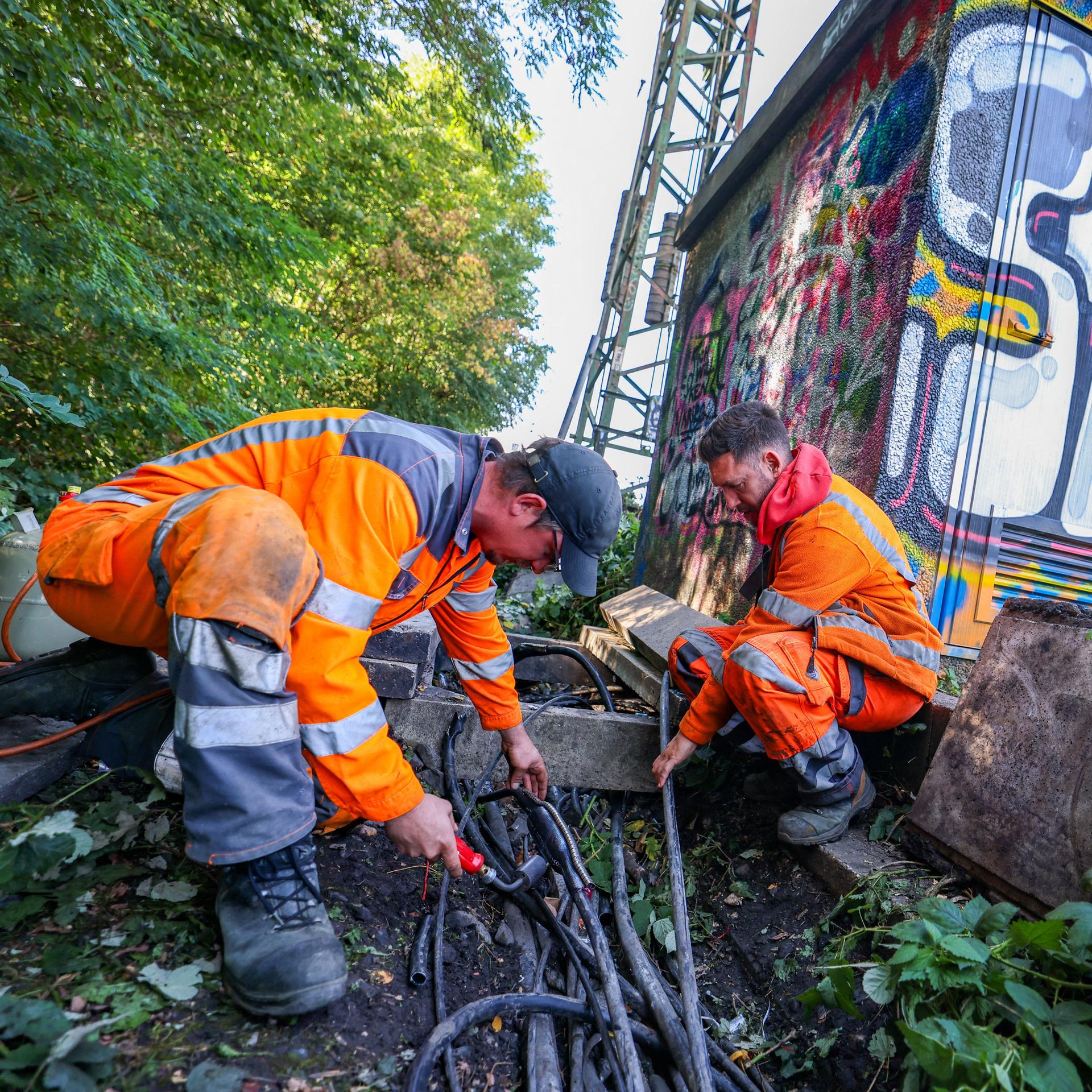 Deutsche Bahn - Zugverkehr bei Gelsenkirchen nach durchtrennten Kabeln stundenlang gestört