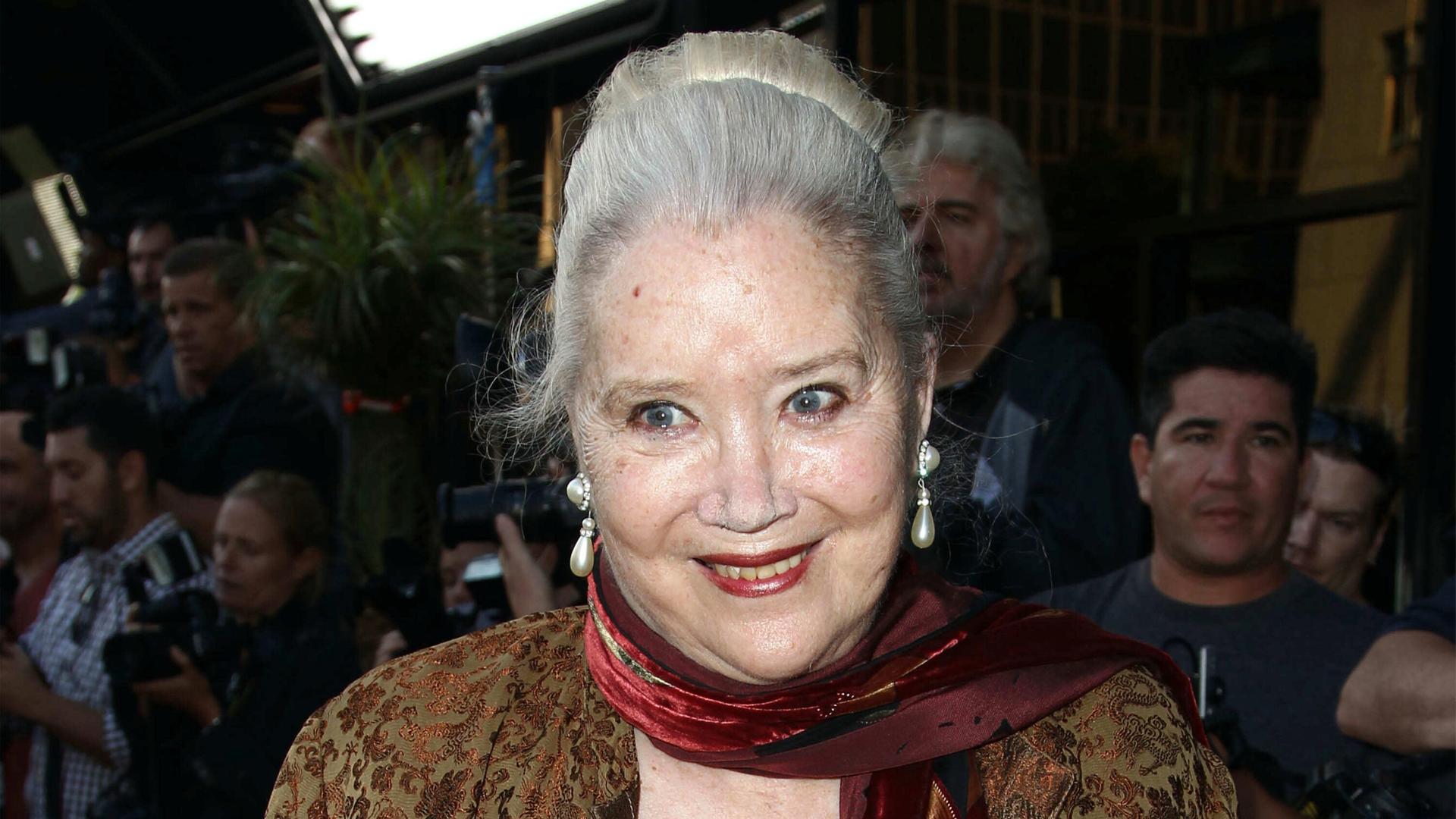 Die US-Schauspielerin Sally Kirkland lächelt in die Kamera. Das Bild stammt aus Juli 2013.