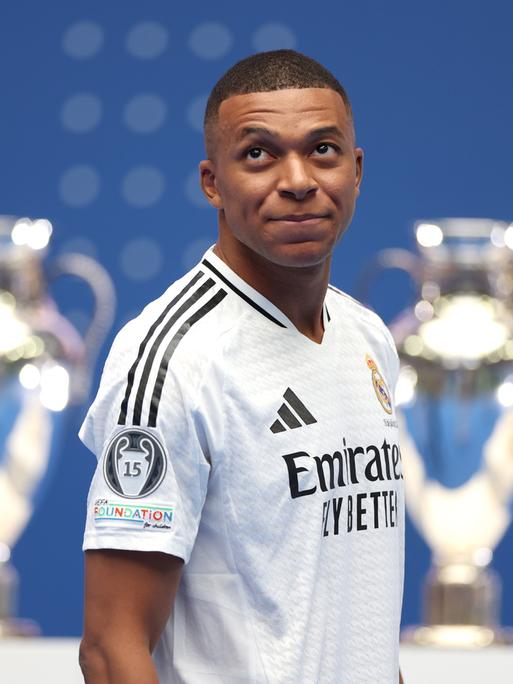 Der franzöische Fußballer Kylian Mbappe bei seiner Vorstellung bei Real Madrid.