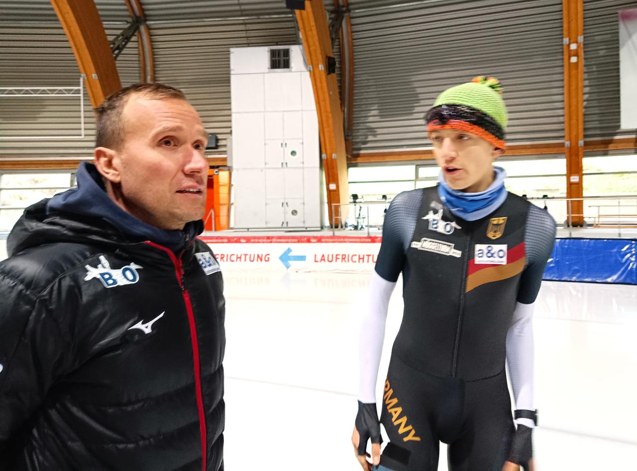 Harald Harnisch (links) trainiert Finn Sonnekalb.