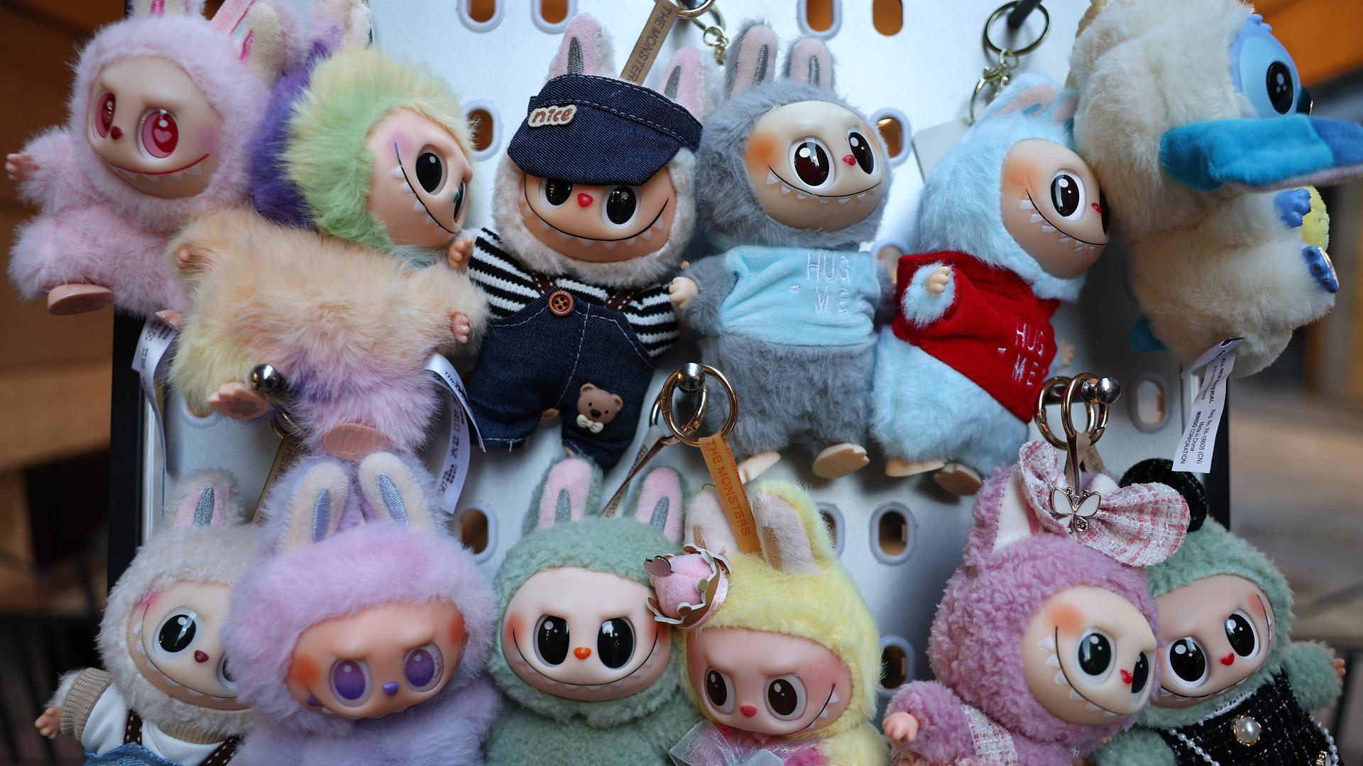 Budapest Daily Life And Tourism Labubu toys are seen at the store in Budapest, Hungary on August 1, 2025. Budapest Hungary PUBLICATIONxNOTxINxFRA Copyright: xJakubxPorzyckix originalFilename: porzycki-budapest250801_np9X5.jpg