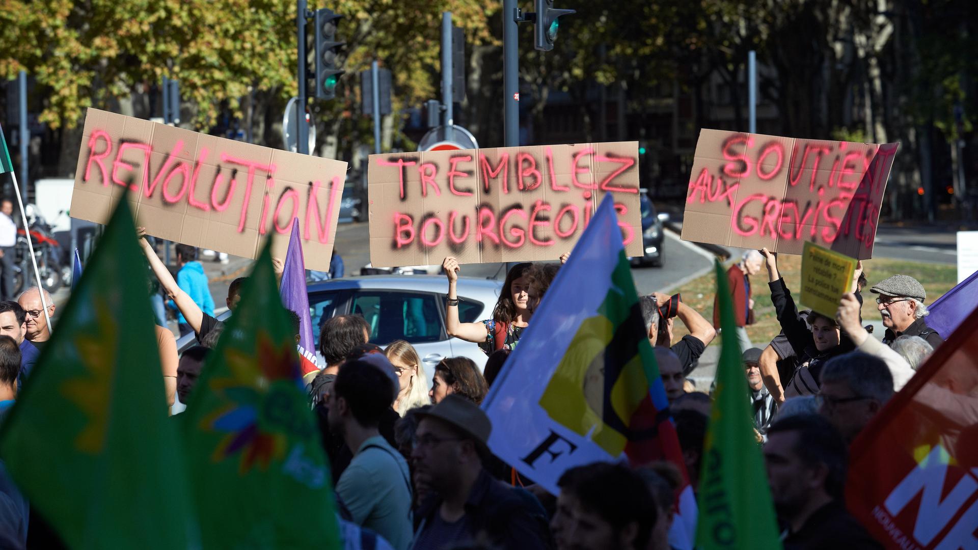 Proteste in Toulouse unterstützen die Forderung der Gewerkschaften der Raffinerie-Mitarbeitenden nach höherem Lohn