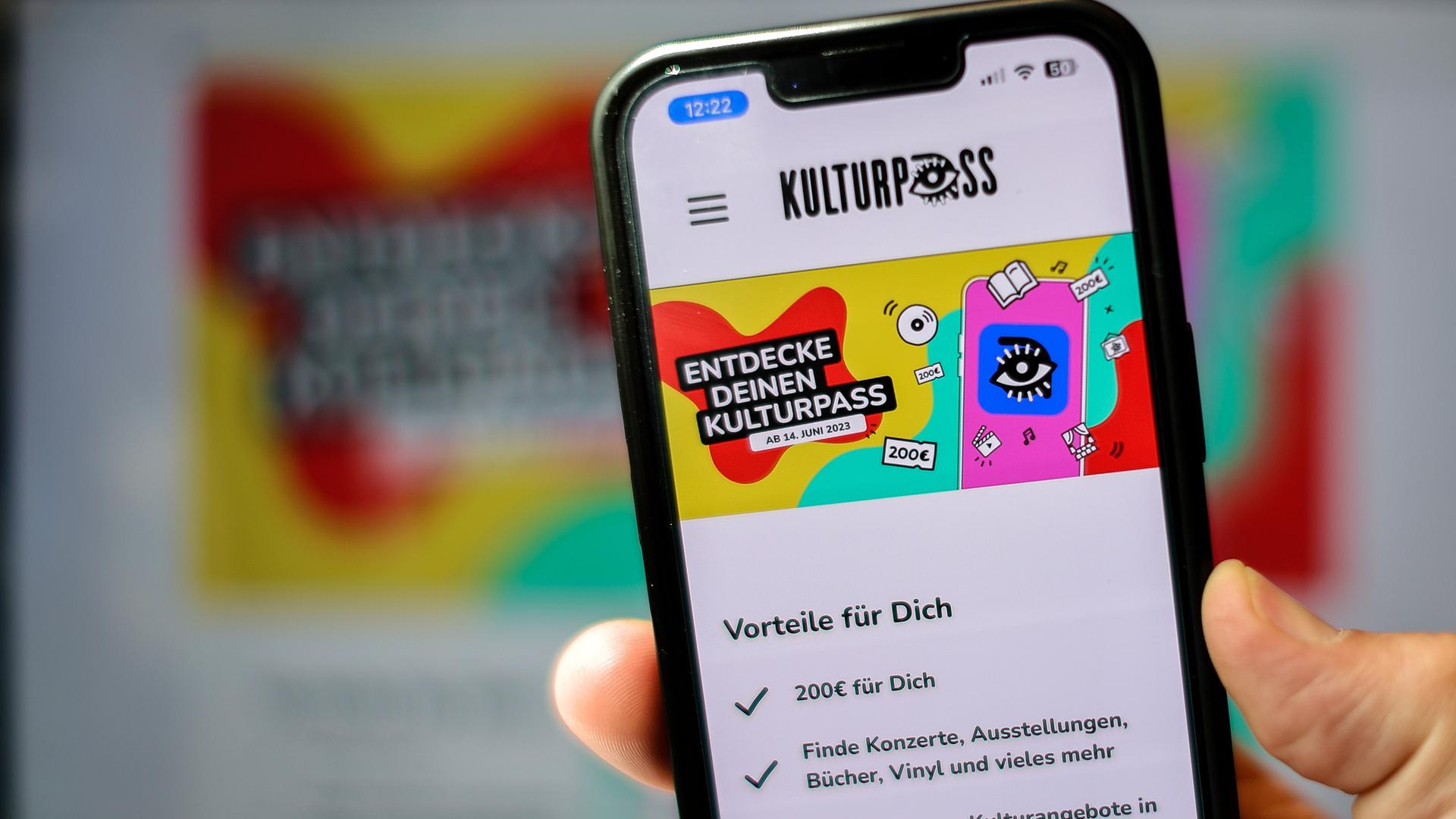 18-Jährige können sich von diesem Mittwoch an in einer App für den Kulturpass registrieren. Mit dem Pass erhalten alle, die im laufenden Jahr 18 Jahre alt sind oder noch werden, 200 Euro für die Nutzung lokaler Kulturangebote.