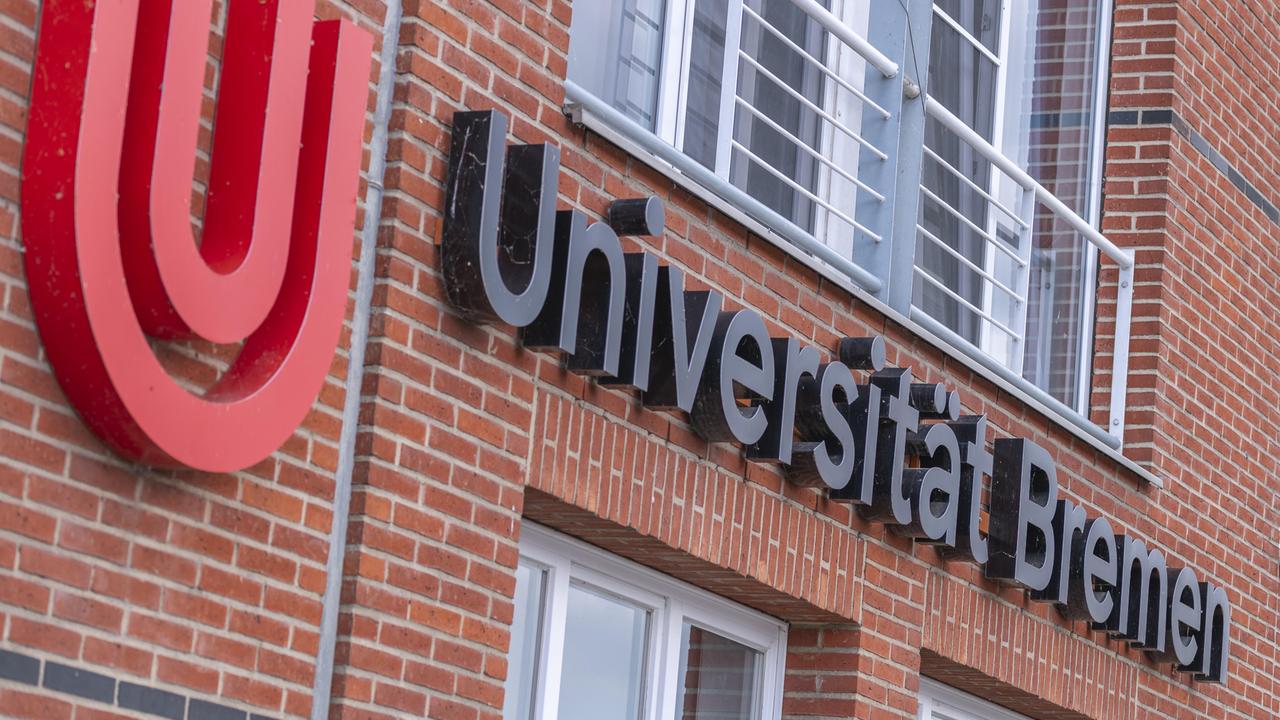 Gebäudefassade mit Logo und Aufschrift "Universität Bremen"