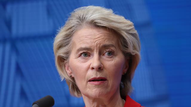 Ursula von der Leyen spricht auf einer Pressekonferenz im Brüsseler Ratsgebäude.