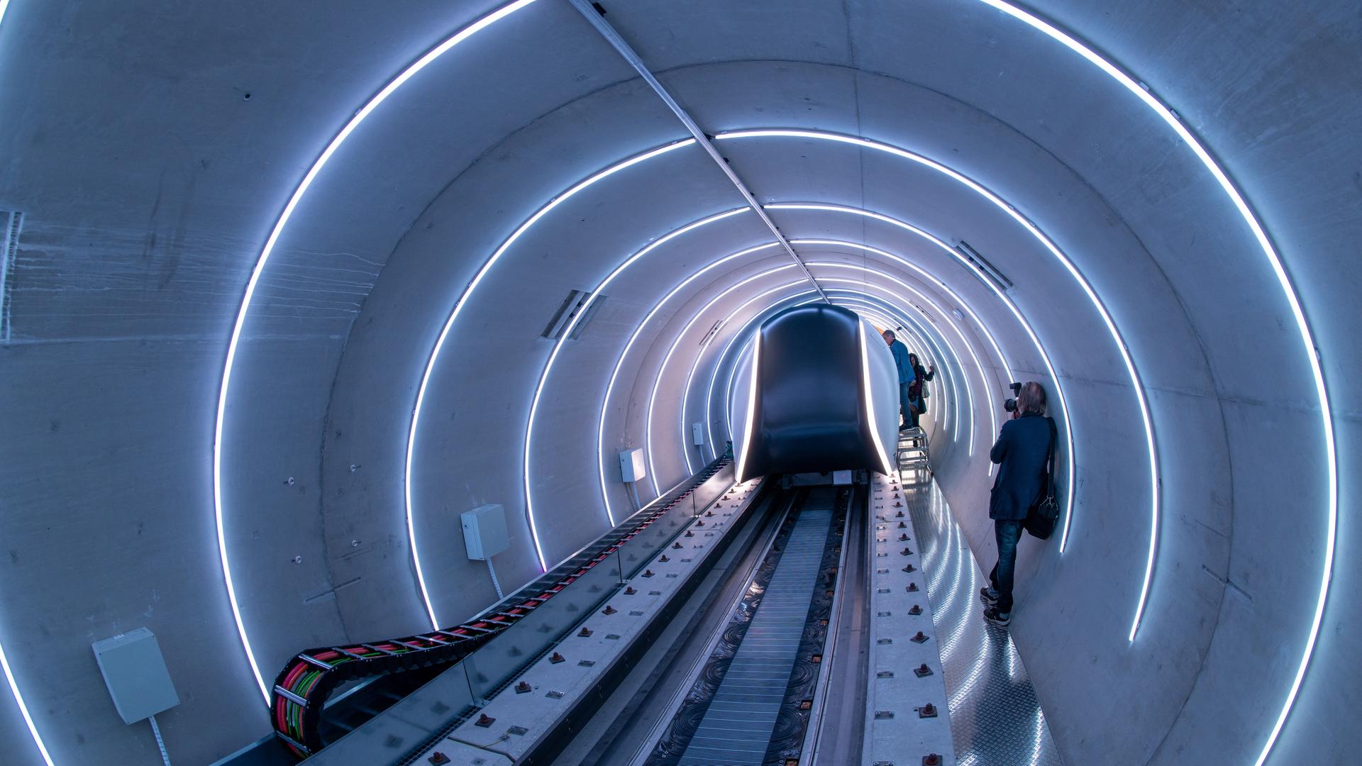 Hyperloop: Kapsel der Magnetschwebebahn erprobt