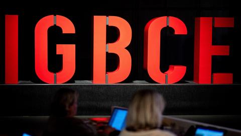 Das Logo der Gewerkschaft IG BCE in roten Buchstaben