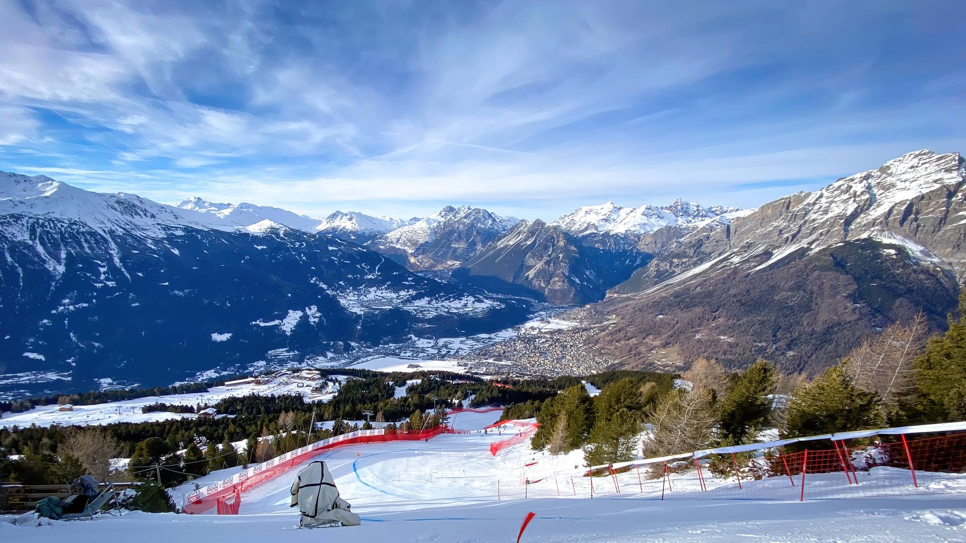 Das Foto zeigt die Stelvio Piste bei Weltski-Cup im italienischen Bormio. Das Foto zeigt die Stelvio Piste bei Weltski-Cup im italienischen Bormio.