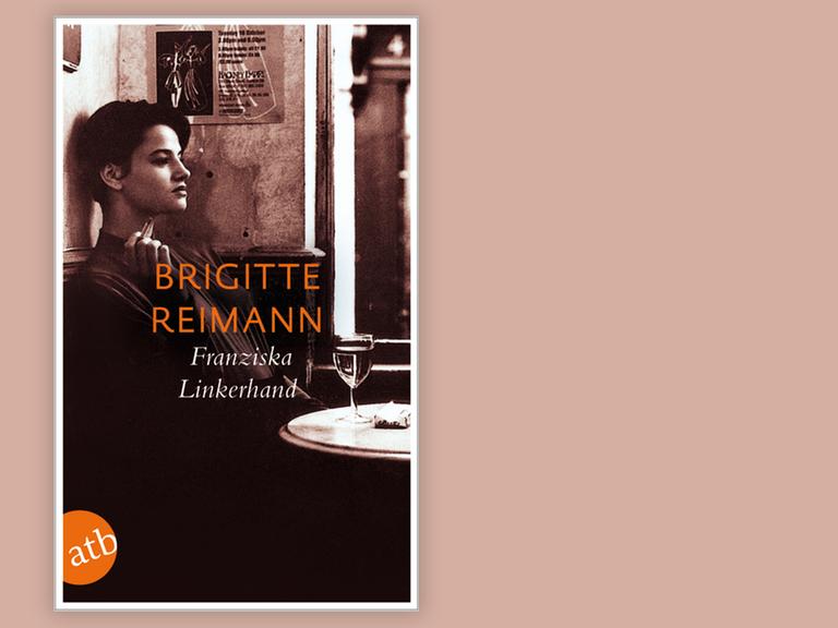 Auf dem Cover des Buches von Brigitte Reimann sitzt eine junge Frau mit kurzem Haarschnitt an einem Fenster und schaut in die Leere.