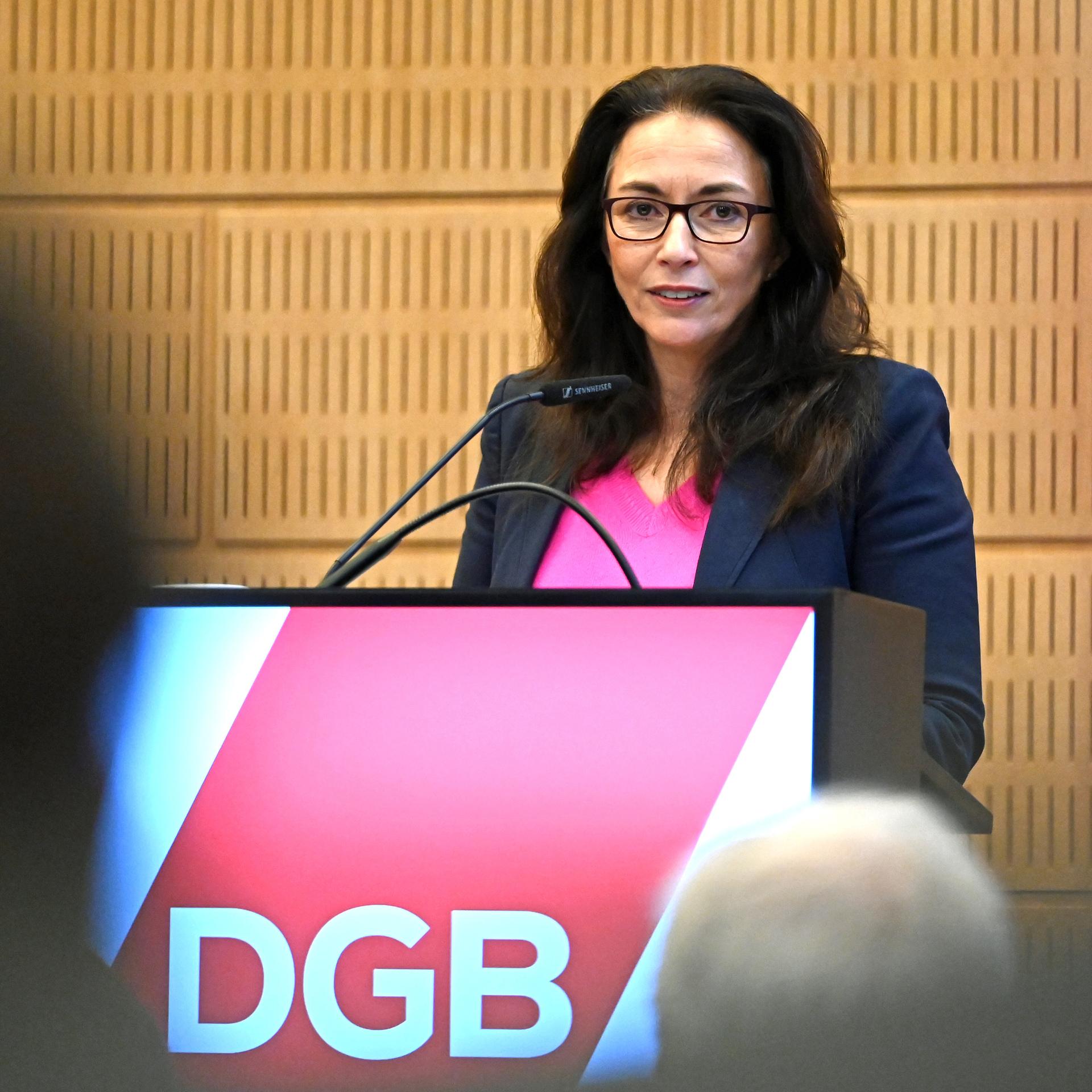 Verbraucherpreise - DGB-Vorsitzende: Mehrwersteuer für Lebensmittel streichen