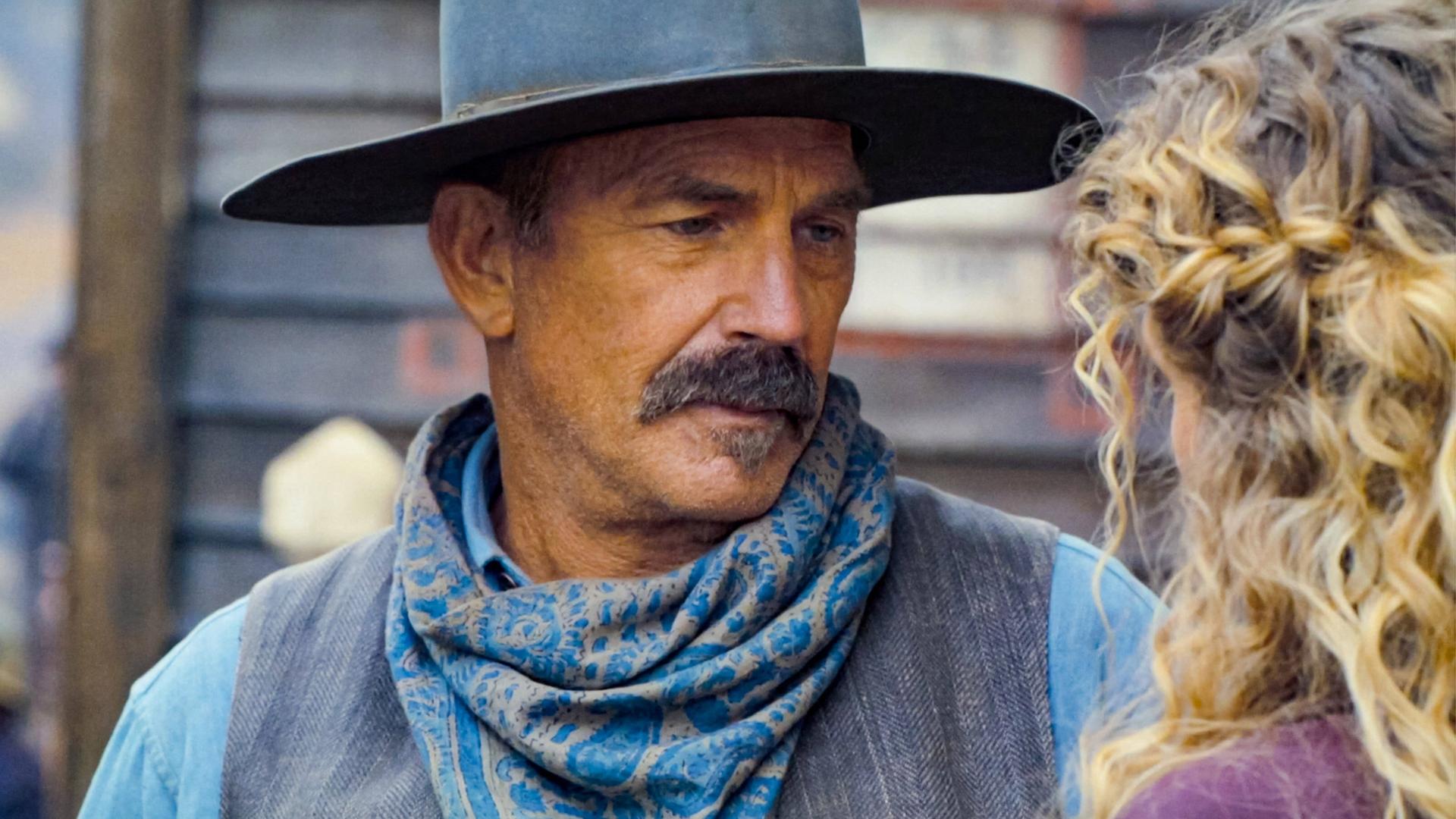 Kevin Costner und Abbey Lee im Film "Horizon".