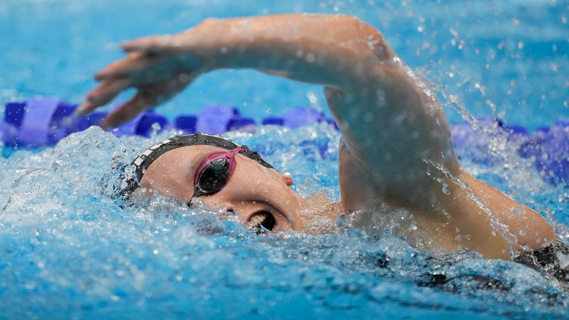 Isabel Gose schwimmt bei der WM in Fukuoka im Freistil-Rennen in ihrer Bahn.