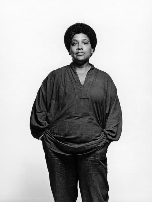 Porträt der afro-amerikanischen Dichterin und Aktivistin Audre Geraldine Lorde (1934–1992) aus dem Jahr 1983.