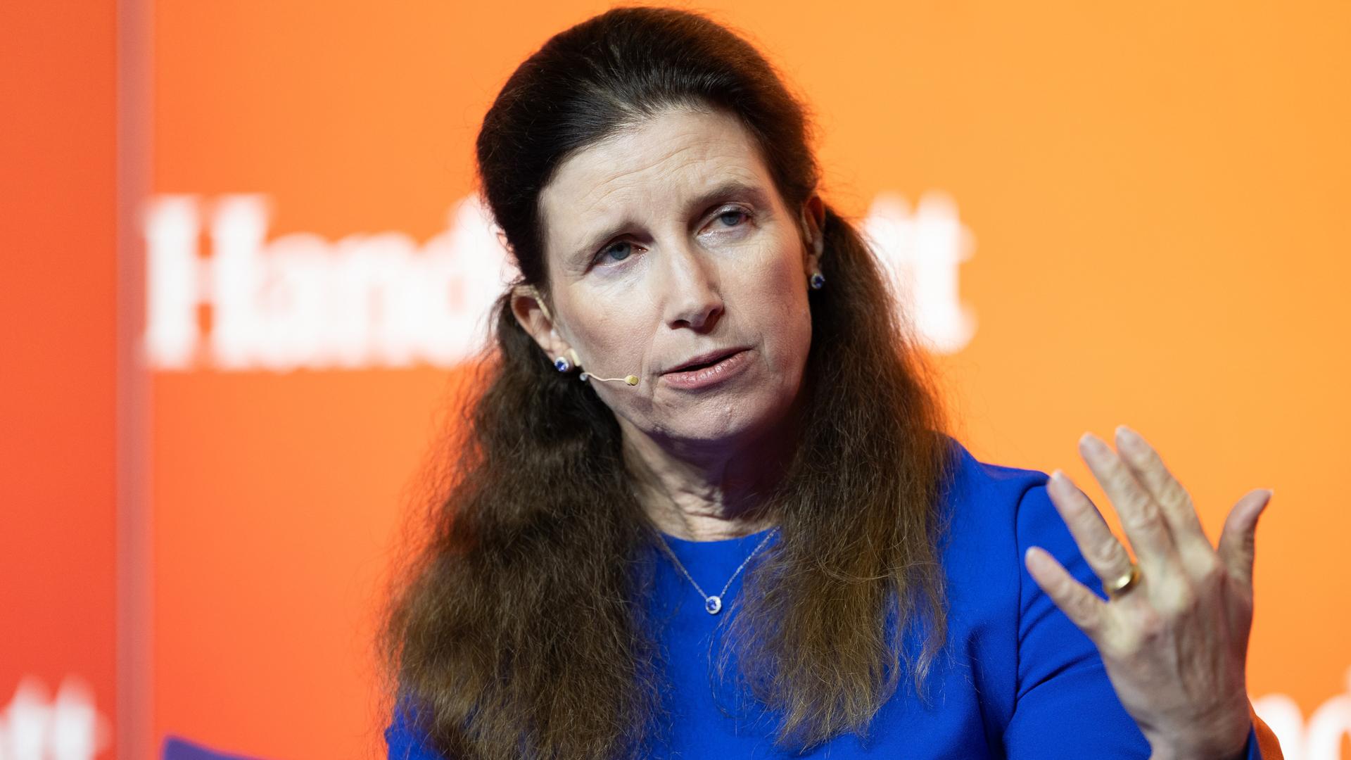 Bettina Orlopp, CEO der Commerzbank AG, spricht auf der "Handelsblatt"-Bankentagung 2026 im Kongresshaus Kap Europa der Messe Frankfurt. Bettina Orlopp, CEO der Commerzbank AG, spricht auf der "Handelsblatt"-Bankentagung 2026 im Kongresshaus Kap Europa der Messe Frankfurt.