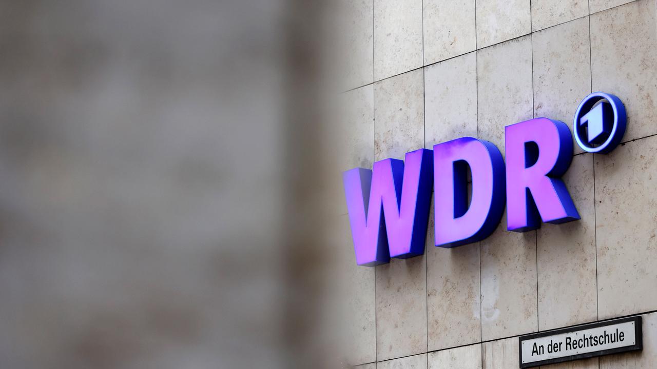 Logo des WDR am Westdeutschen Rundfunk Köln. (Themenbild, Symbolbild) Köln, 25.12.2021 *** Logo of WDR at Westdeutscher