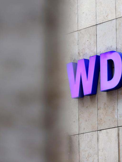 Logo des WDR am Westdeutschen Rundfunk Köln. (Themenbild, Symbolbild) Köln, 25.12.2021 *** Logo of WDR at Westdeutscher Logo des WDR am Westdeutschen Rundfunk Köln. (Themenbild, Symbolbild) Köln, 25.12.2021 *** Logo of WDR at Westdeutscher