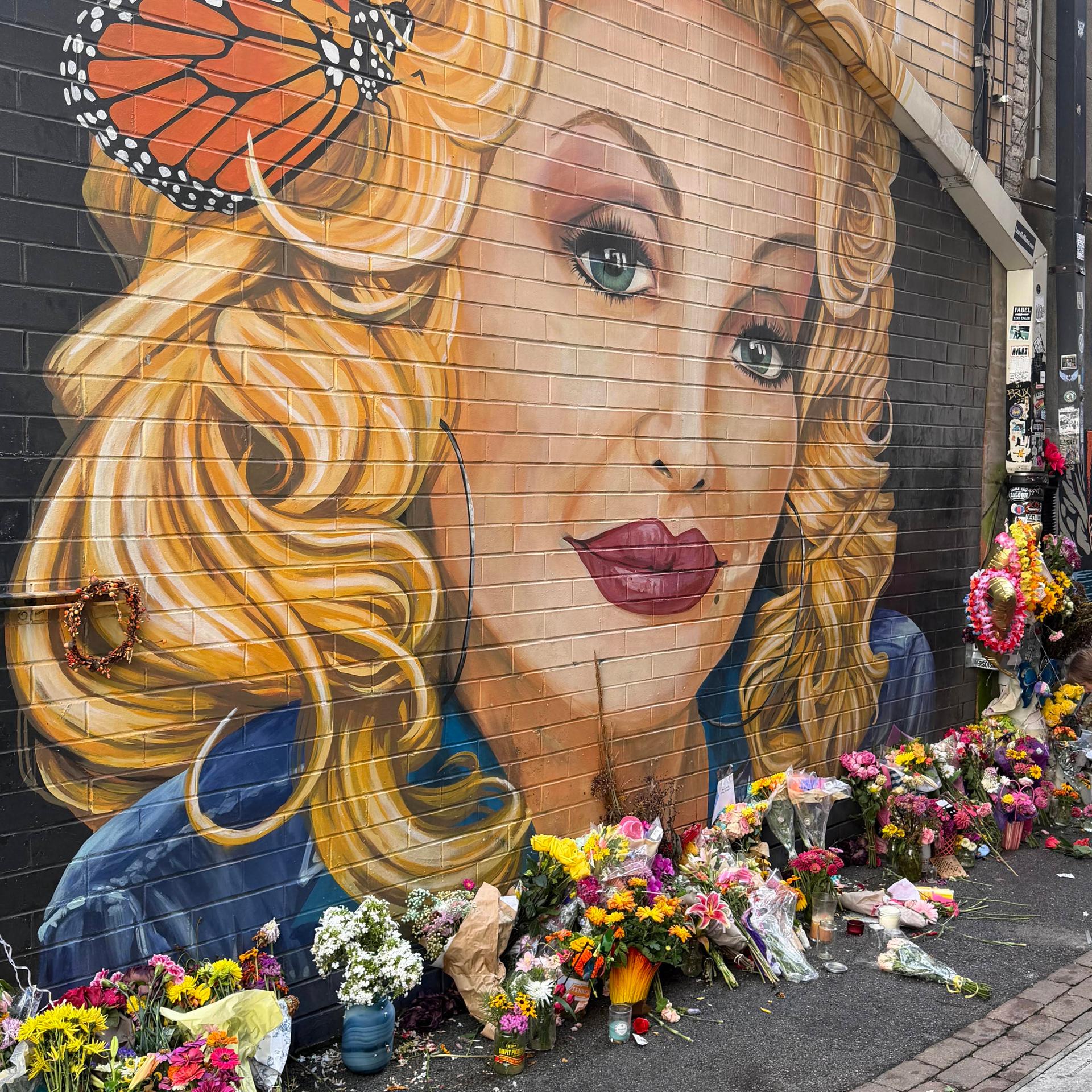 Dolly Parton gleich Göttin? - Alle trauern um dieselbe, aber für sich selbst