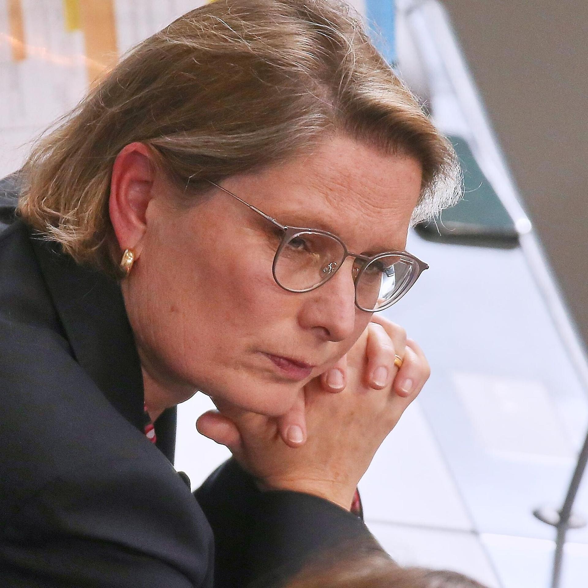 Voyeurismus - Justizministerin Hubig: Frauen sollen sich frei bewegen können Voyeurismus - Justizministerin Hubig: Frauen sollen sich frei bewegen können