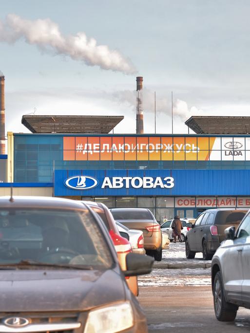 Blick auf das Fabriksgelände des russischen Autoherstellers Awtowas, der auch die Automarke Lada herstellt.
