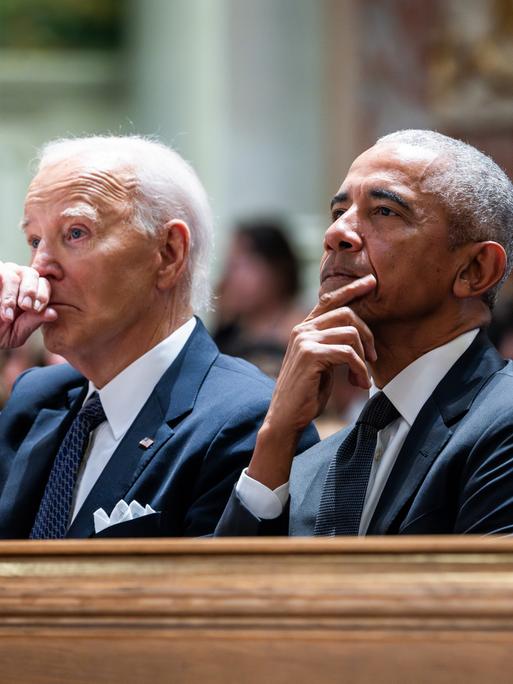 Die ehemaligen US-Präsident Joe Biden, Barack Obama und Bill Clinton sitzen nebeneinander bei der Gedenkfeier für Ethel Kennedy, die Witwe von Robert F. Kennedy. Washington D.C., 16. Oktober 2024 Die ehemaligen US-Präsident Joe Biden, Barack Obama und Bill Clinton sitzen nebeneinander bei der Gedenkfeier für Ethel Kennedy, die Witwe von Robert F. Kennedy. Washington D.C., 16. Oktober 2024