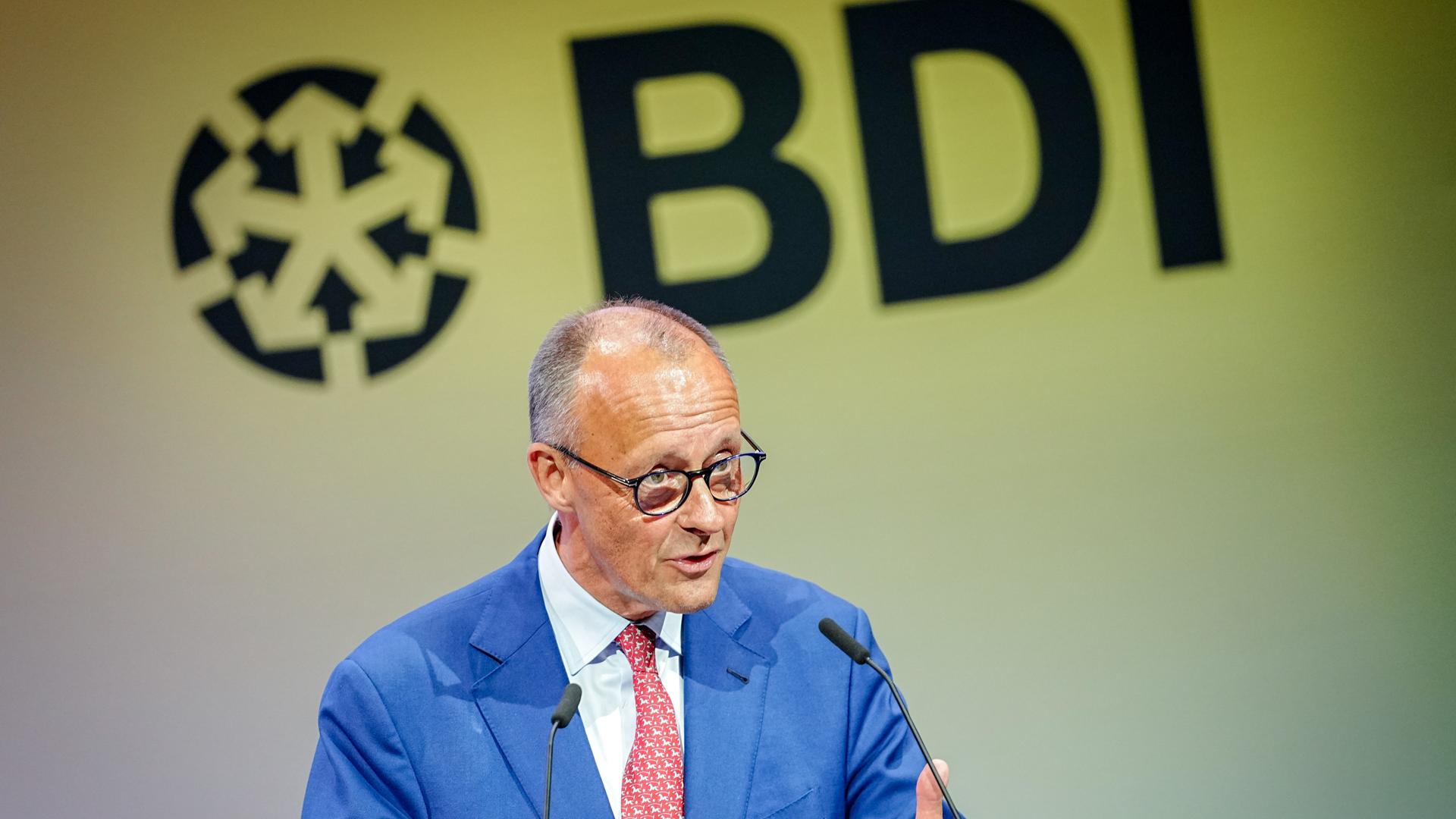 Bundeskanzler Friedrich Merz (CDU) spricht beim Tag der deutschen Industrie. 