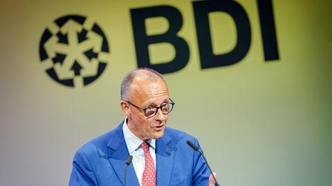 Bundeskanzler Friedrich Merz (CDU) spricht beim Tag der deutschen Industrie. 