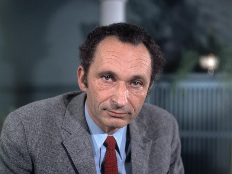Walter Höllerer als Autor und Moderator des Literarischen Collloquiums, einer Sendung im ZDF