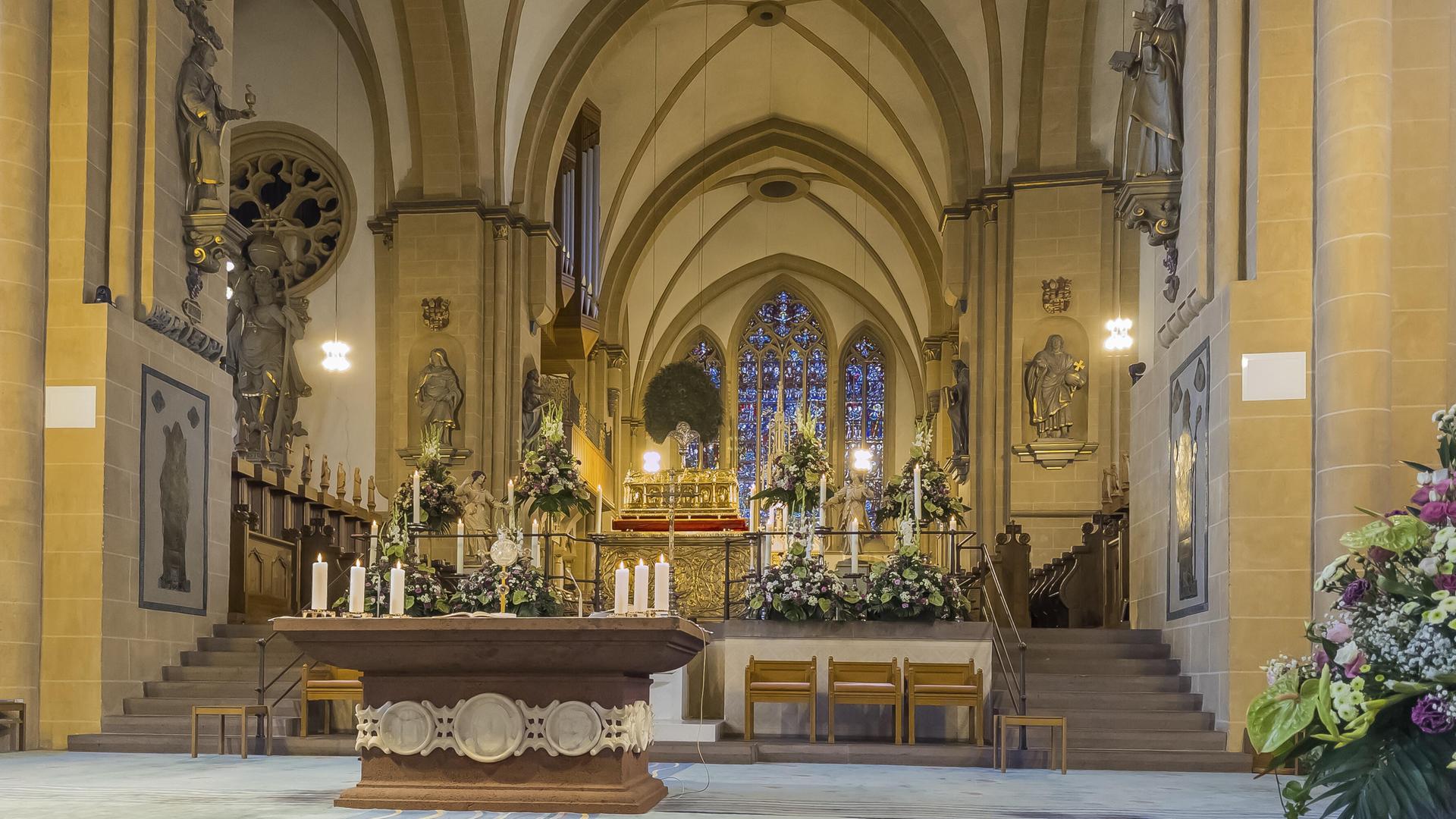 Der Innenbereich des Paderborner Doms, Kirche, Deutschland, Europa