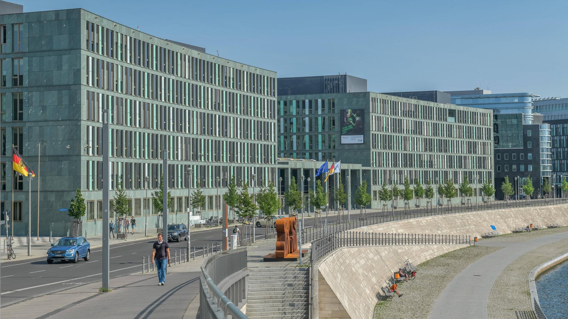 Das Bundesministerium für Bildung und Forschung, Kapelle-Ufer in Berlin Das Bundesministerium für Bildung und Forschung, Kapelle-Ufer in Berlin