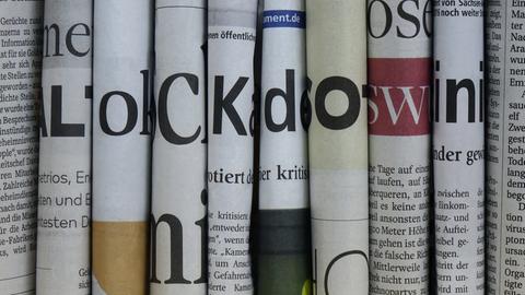 Aus Zeitungsbuchstaben wurde das Wort Lockdown zusammengestellt.