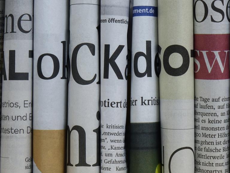 Aus Zeitungsbuchstaben wurde das Wort Lockdown zusammengestellt.