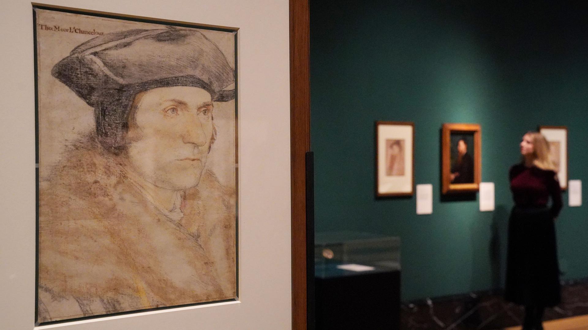 Holbeins vorbereitende Zeichnung von Sir Thomas More, ausgestellt in der Ausstellung Holbein at the Tudor Court in der Queen's Gallery, Buckingham Palace. Holbeins vorbereitende Zeichnung von Sir Thomas More, ausgestellt in der Ausstellung Holbein at the Tudor Court in der Queen's Gallery, Buckingham Palace.