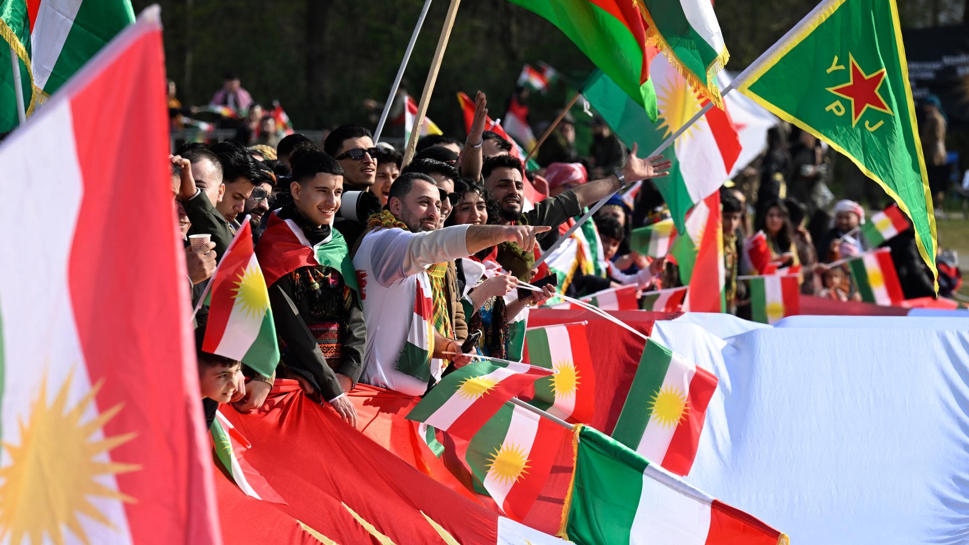Demonstration in Bonn - Tausende bei pro-kurdischer Versammlung