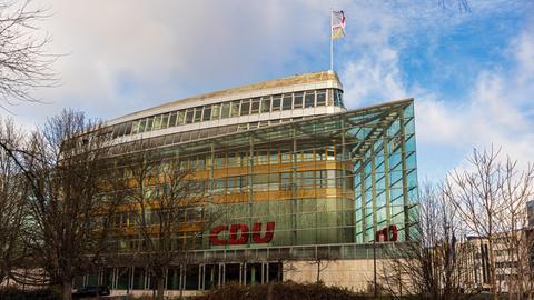 Herbstliche Aufnahme des Konrad-Adenauer-Hauses, des Hauptsitzes der CDU in Berlin