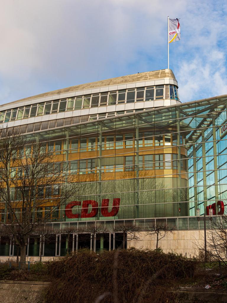 Herbstliche Aufnahme des Konrad-Adenauer-Hauses, des Hauptsitzes der CDU in Berlin