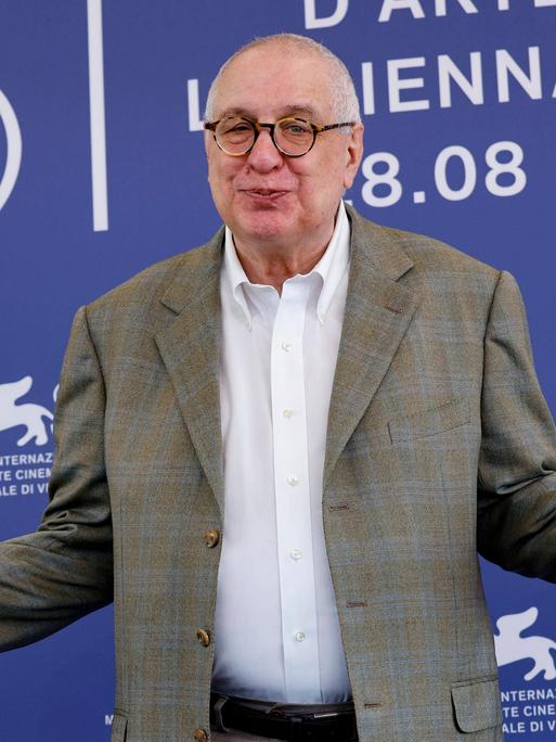 US-Regisseur Errol Morris posiert bei einem Fototermin für Separated bei den 81. Internationalen Filmfestspielen von Venedig am 29. August 2024.