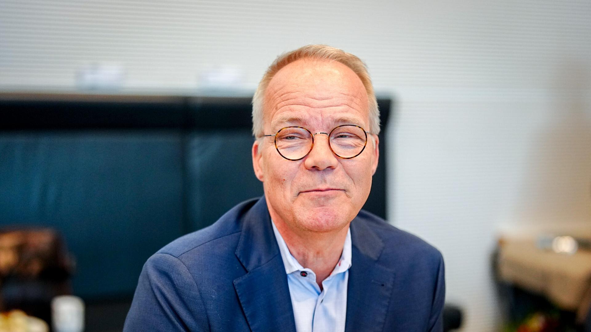 Matthias Miersch, SPD-Generalsekretär, nimmt an der SPD-Bundestagsfraktionssitzung mit der Wahl der Fraktionsspitze teil. Miersch ist der Kandidat für den Fraktionsvorsitz. Matthias Miersch, SPD-Generalsekretär, nimmt an der SPD-Bundestagsfraktionssitzung mit der Wahl der Fraktionsspitze teil. Miersch ist der Kandidat für den Fraktionsvorsitz.