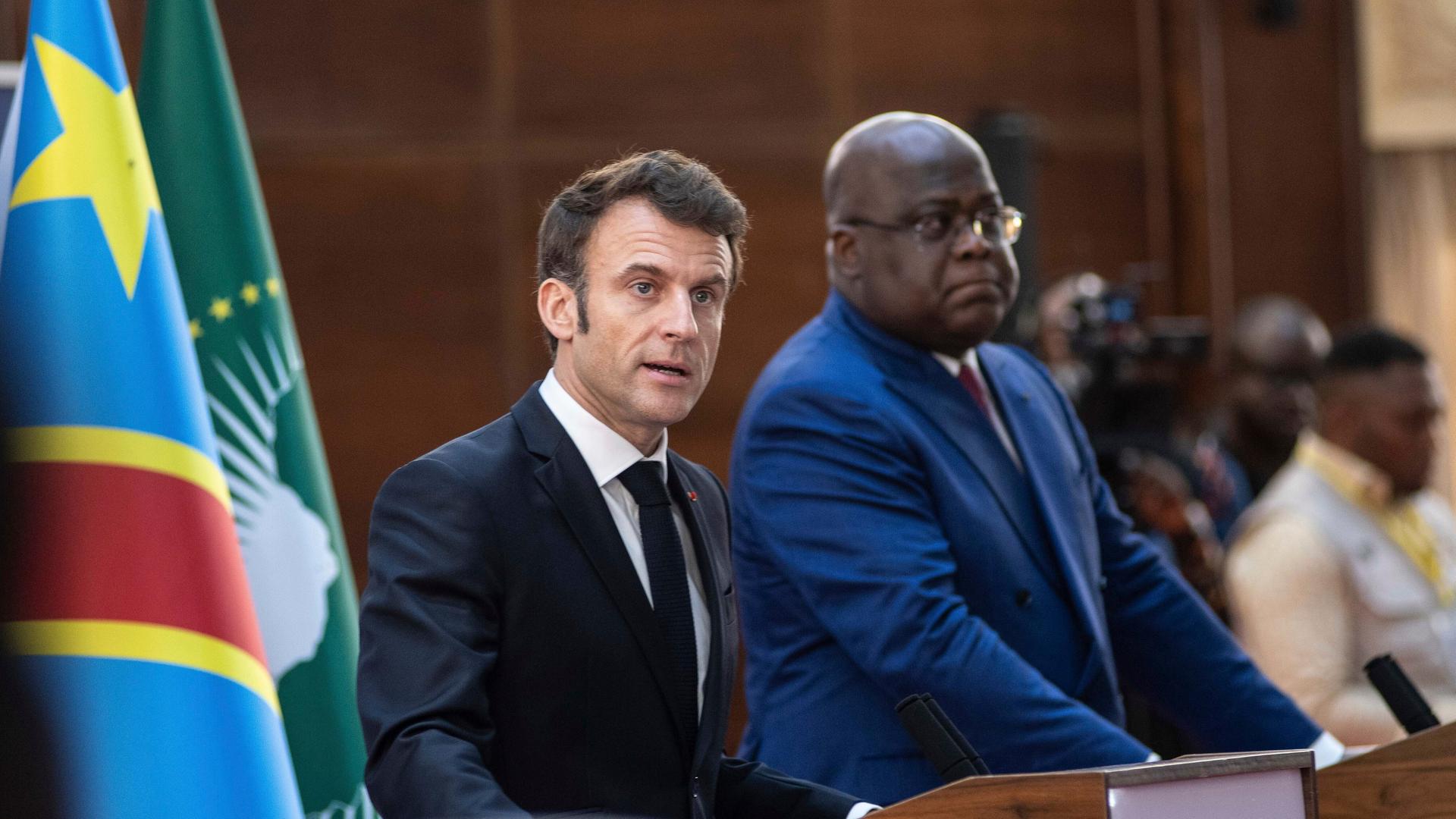 Emmanuel Macron, Präsident von Frankreich, spricht bei einer gemeinsamen Pressekonferenz mit Felix Tshisekedi, Präsidenten der Demokratischen Republik Kongo. Emmanuel Macron, Präsident von Frankreich, spricht bei einer gemeinsamen Pressekonferenz mit Felix Tshisekedi, Präsidenten der Demokratischen Republik Kongo.