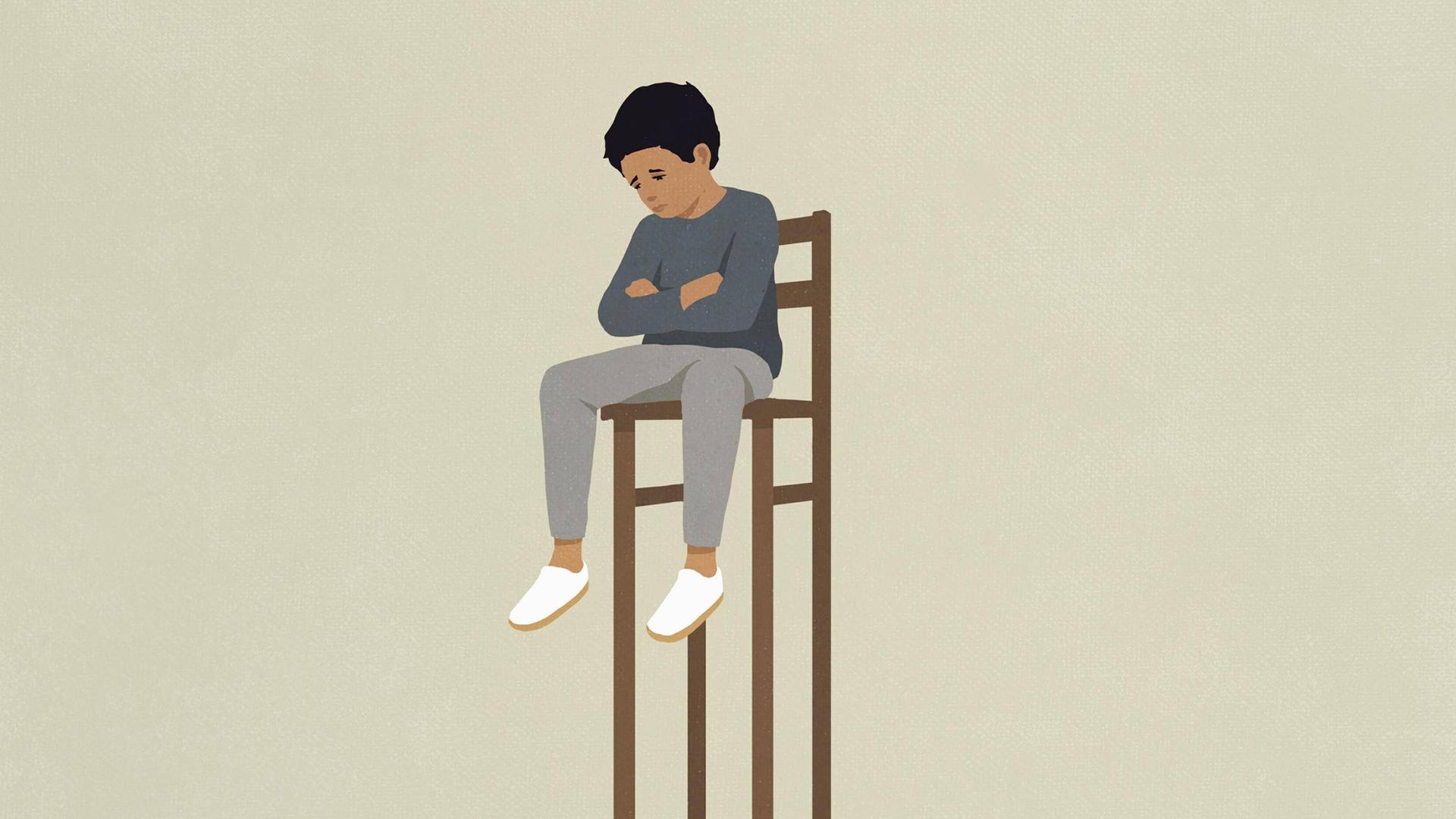 Ein trauriges Kind sitzt auf einem sehr hohen Stuhl und ist einsam