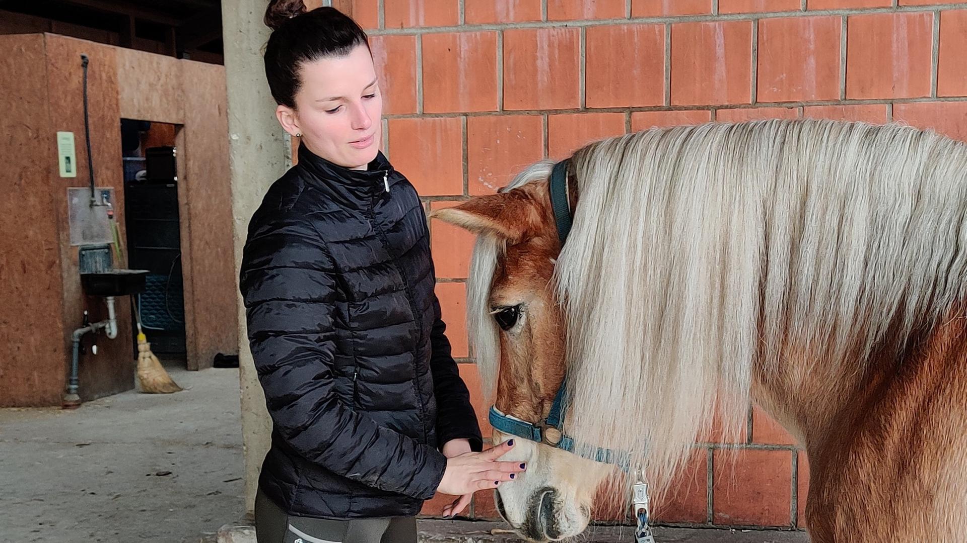 Rachel Wittschier mit ihrem Pferd