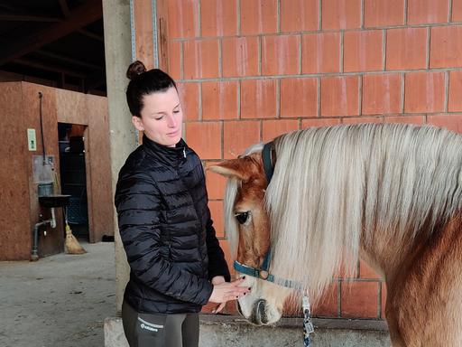 Rachel Wittschier mit ihrem Pferd