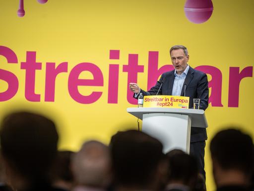 Christian Lindner, FDP Bundesvorsitzender und Bundesfinanzminister, spricht zu Beginn des Europaparteitag der Liberalen.